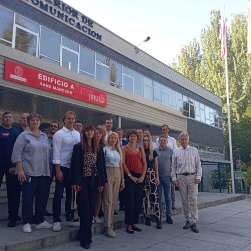 Slobodan organizando la reunión del proyecto SMARTEL en la ETSIT - otoño de 2023